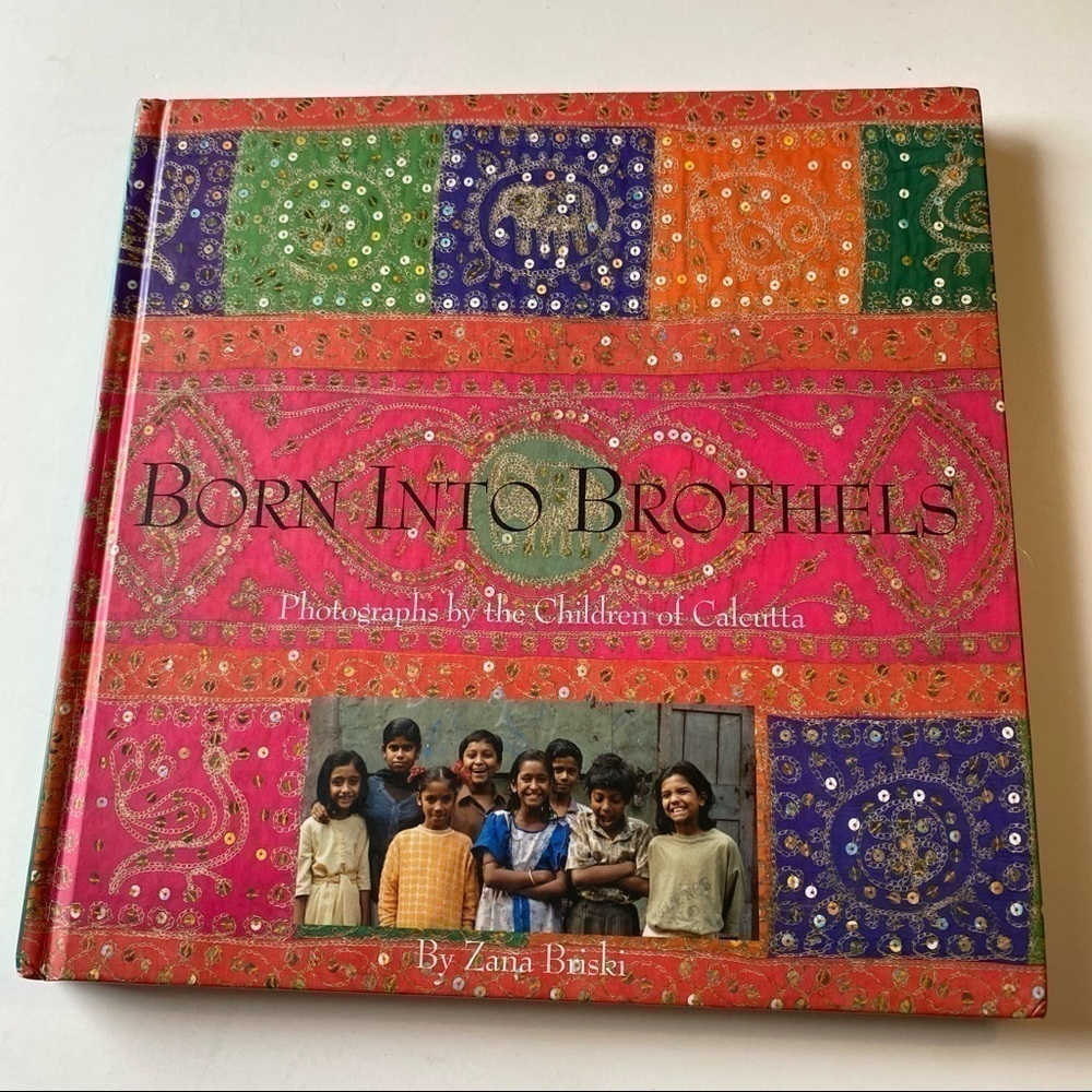 Born Into Brothels by Zana Briski hard cover 2004​​​​​